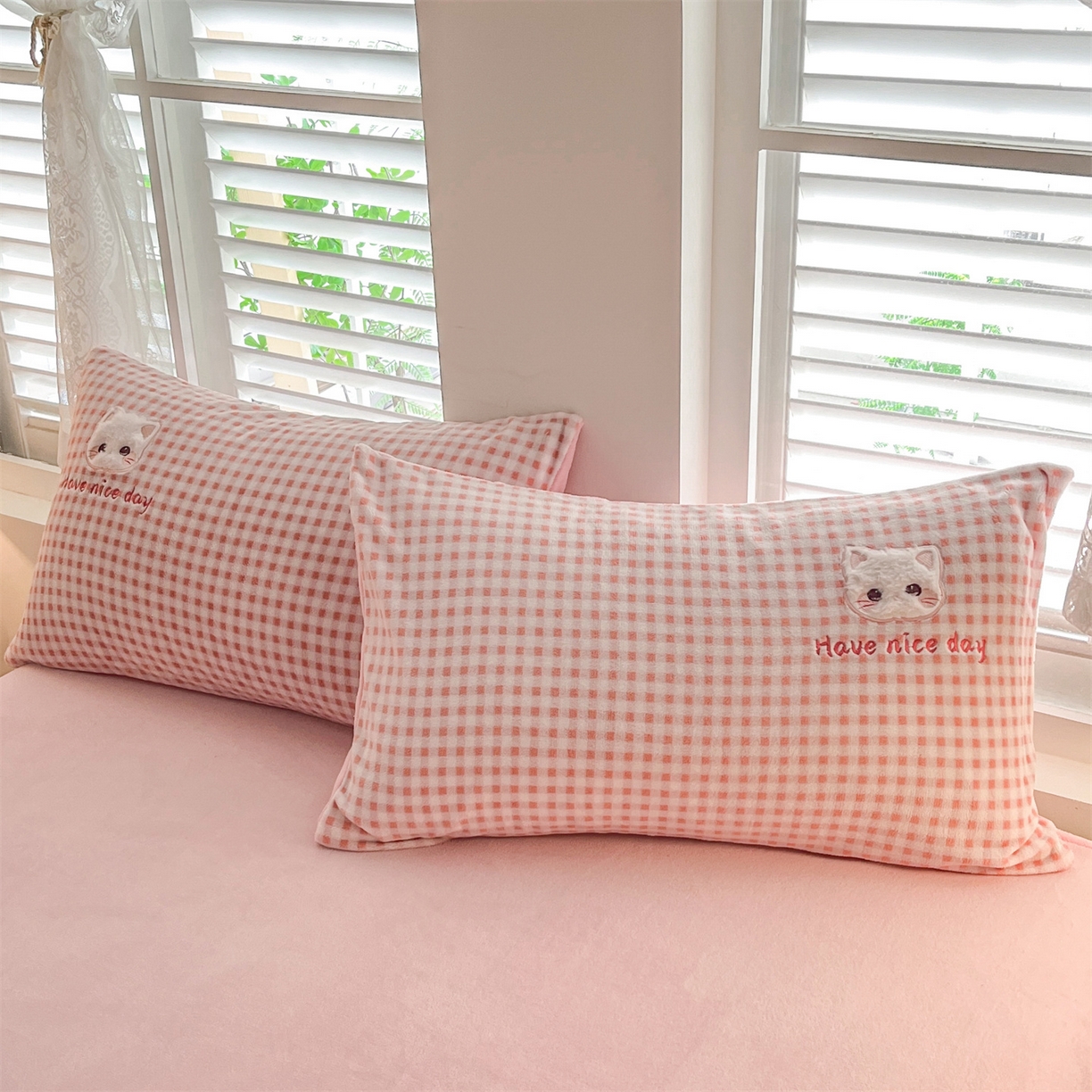 91家纺网 家纺一手货源 找家纺 换种生活 2025新款A类牛奶绒贴布绣冬被被子被芯 甜喵格-草莓粉