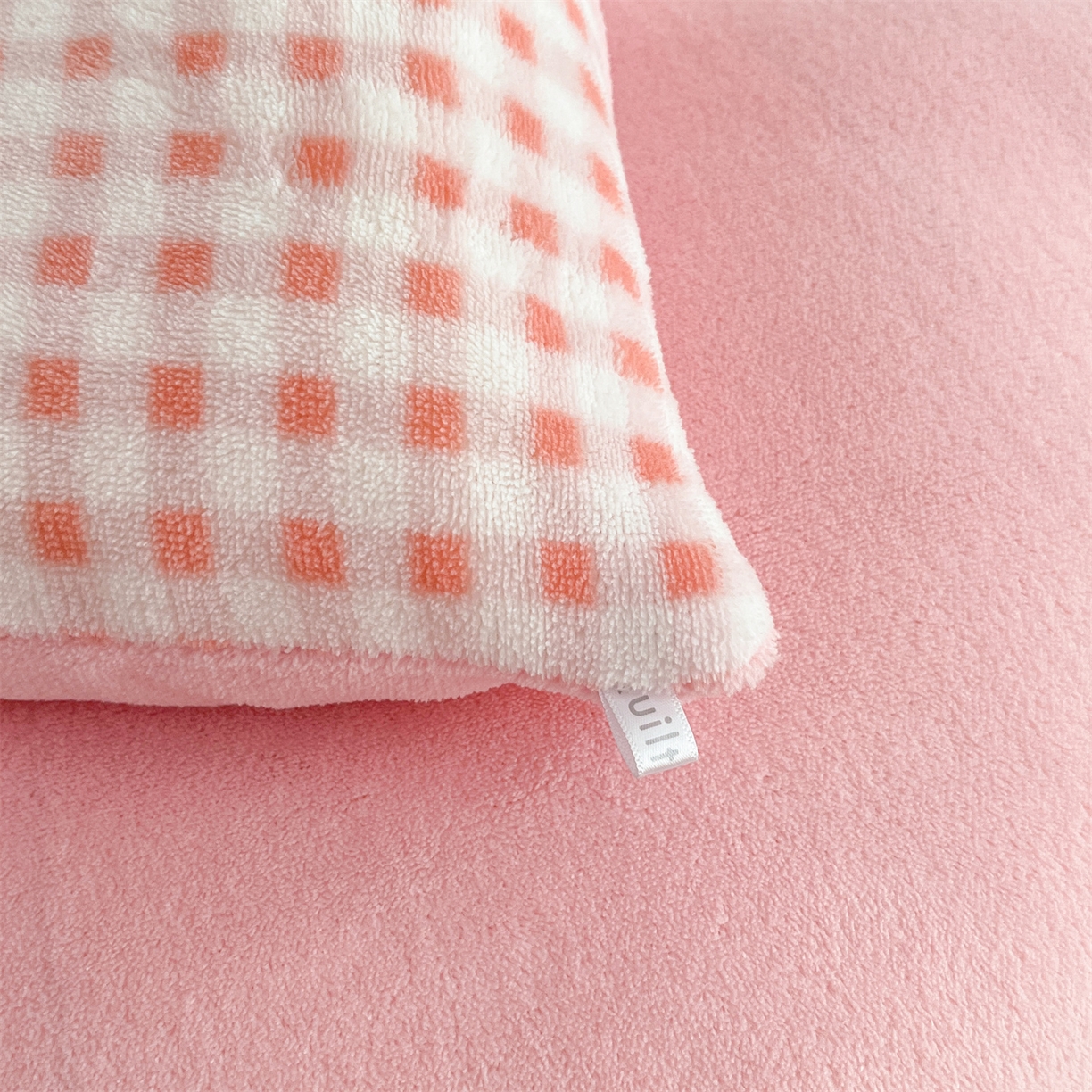 91家纺网 家纺一手货源 找家纺 换种生活 2025新款A类牛奶绒贴布绣冬被被子被芯 甜喵格-草莓粉