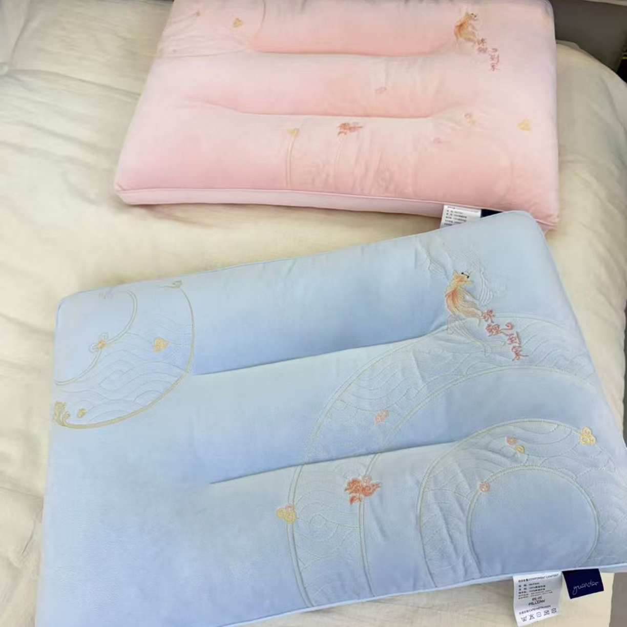 91家纺网 家纺一手货源 找家纺 （总）宇诺家纺 2025新款舒适锦鲤到家系列枕头枕芯