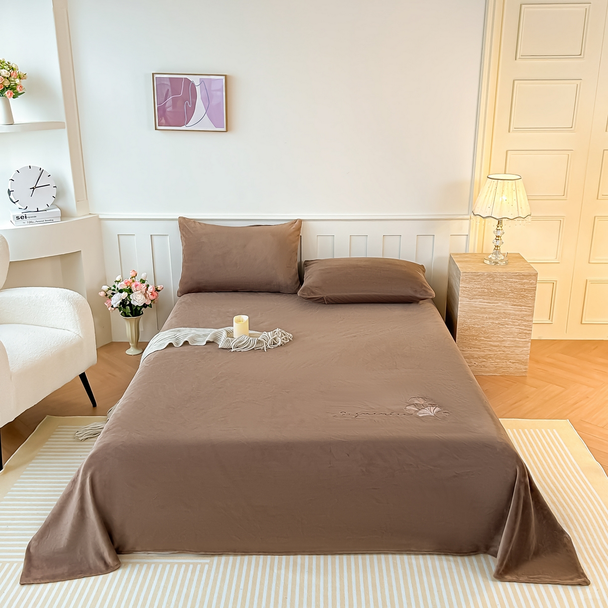 91家纺网 家纺一手货源 找家纺 卓缦家纺 2025新款秋冬牛奶绒刺绣床单加厚三件套单品 摩卡棕