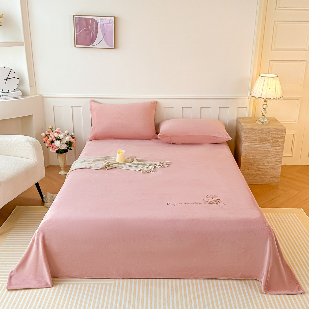 91家纺网 家纺一手货源 找家纺 卓缦家纺 2025新款秋冬牛奶绒刺绣床单加厚三件套单品 薄荷粉