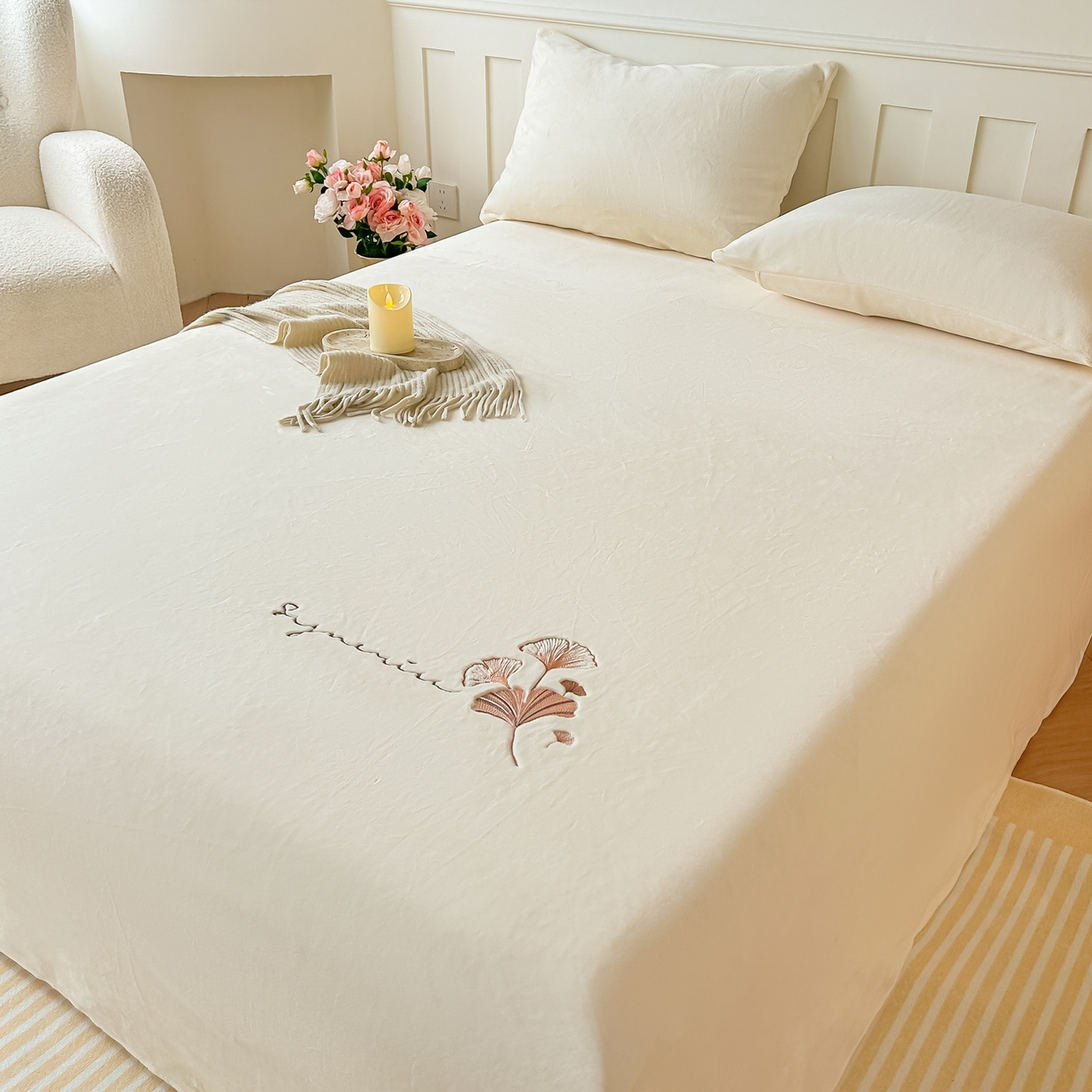 91家纺网 家纺一手货源 找家纺 卓缦家纺 2025新款秋冬牛奶绒刺绣床单加厚三件套单品 奶白