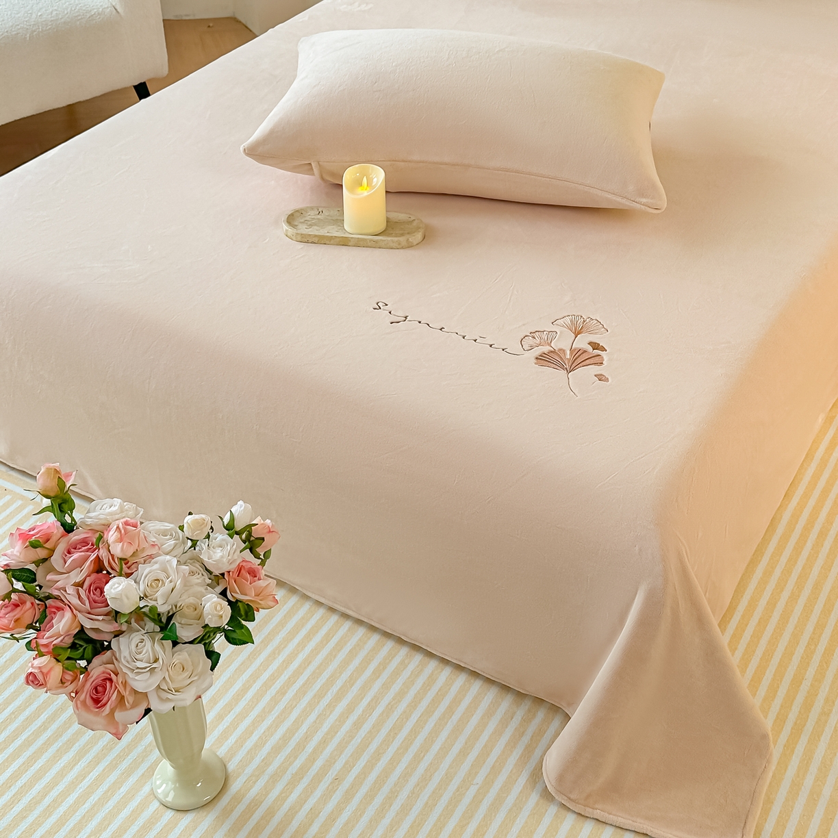 91家纺网 家纺一手货源 找家纺 卓缦家纺 2025新款秋冬牛奶绒刺绣床单加厚三件套单品 香槟