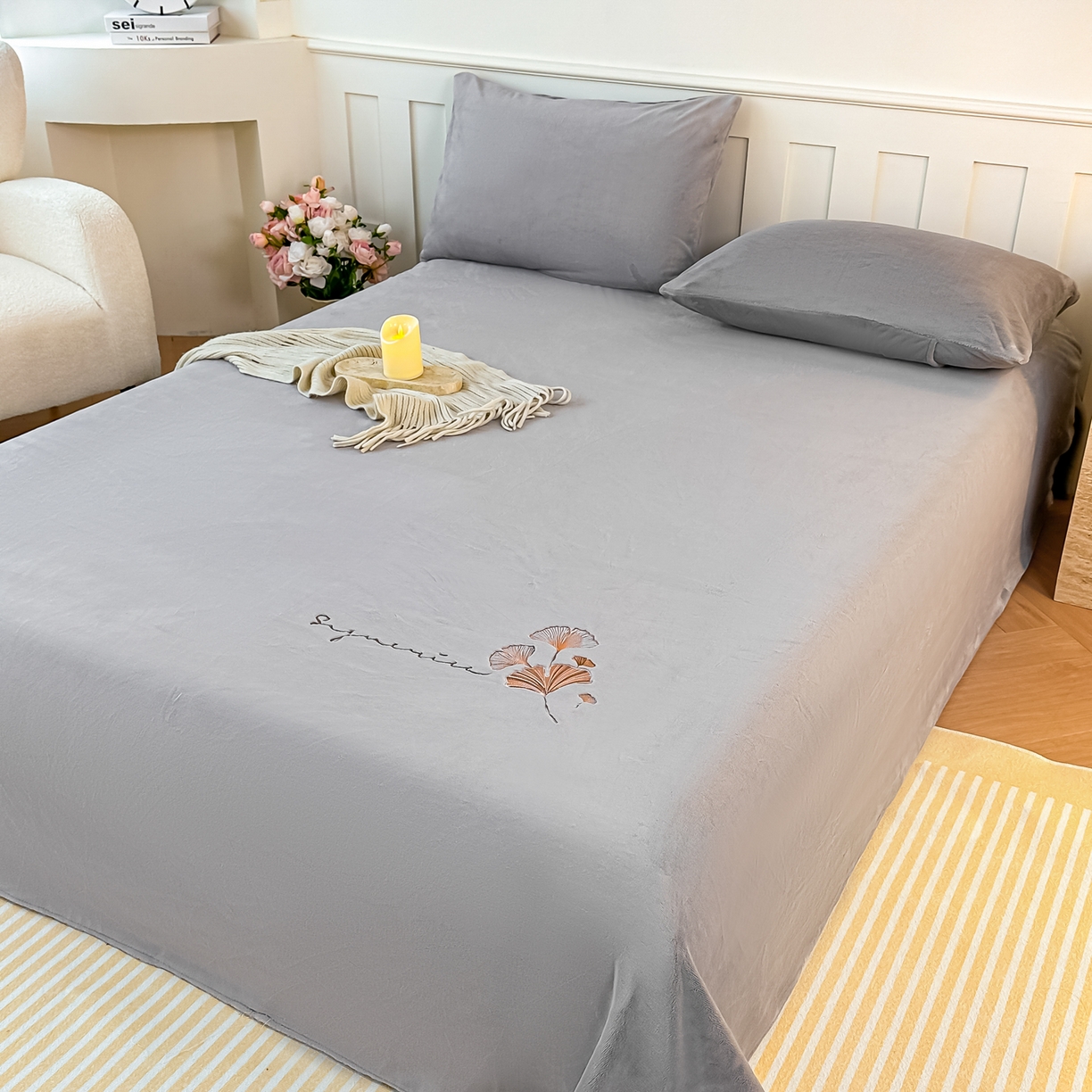 91家纺网 家纺一手货源 找家纺 卓缦家纺 2025新款秋冬牛奶绒刺绣床单加厚三件套单品 紫藤灰