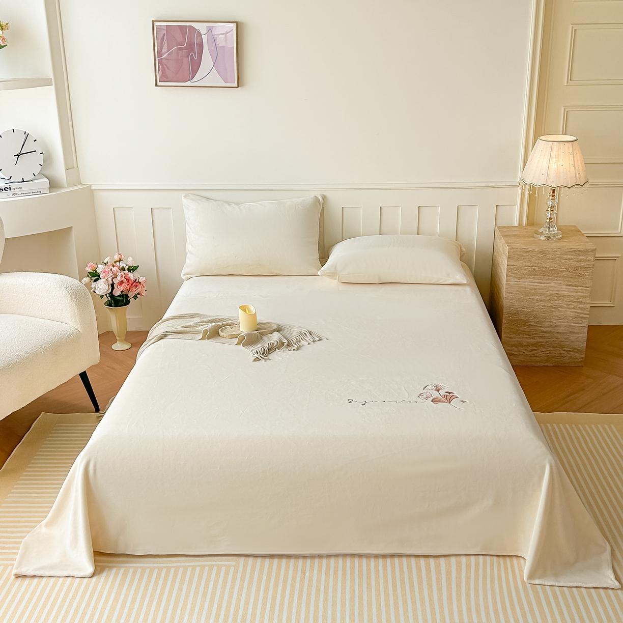 91家纺网 家纺一手货源 找家纺 卓缦家纺 2025新款秋冬牛奶绒刺绣床单加厚三件套单品 奶白