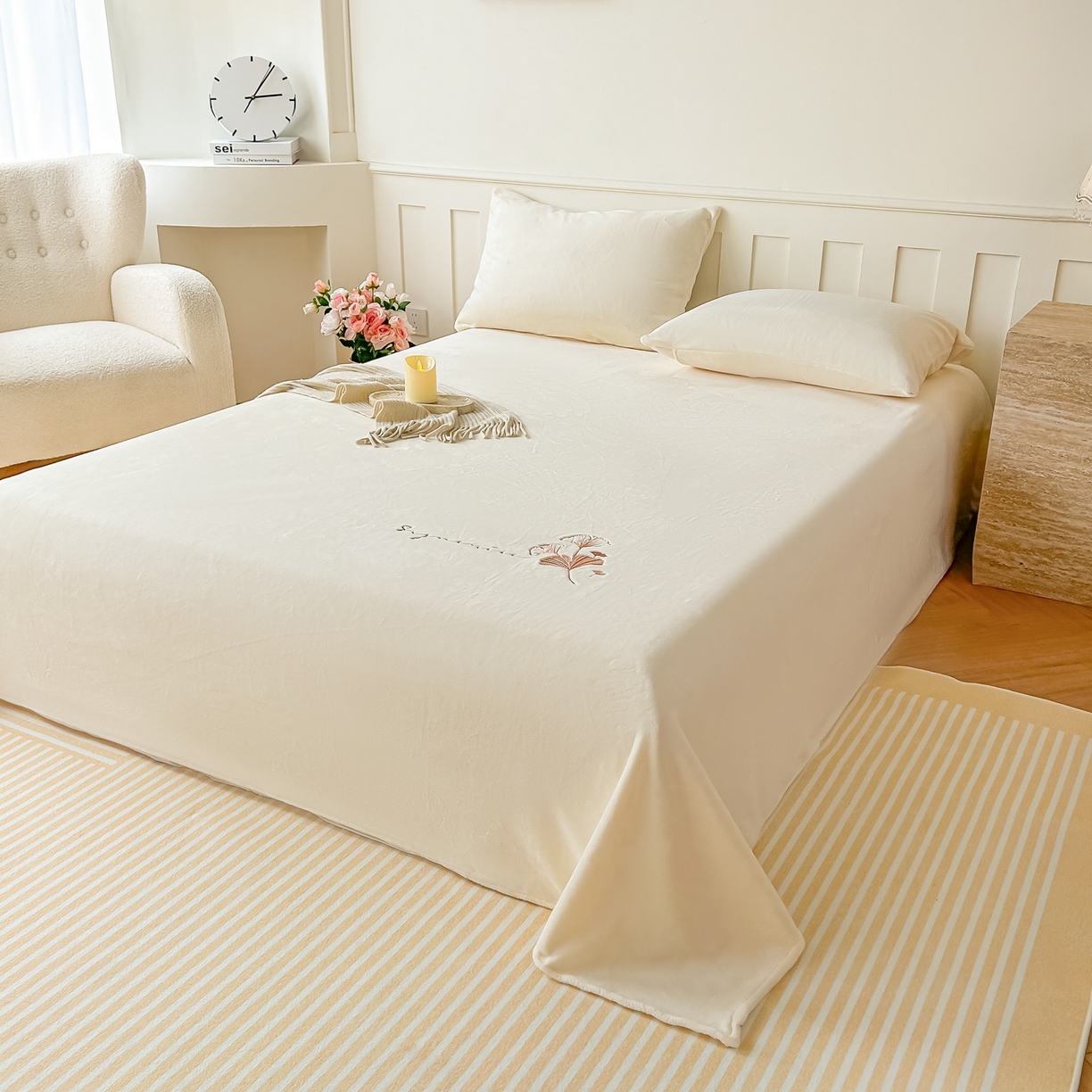 91家纺网 家纺一手货源 找家纺 卓缦家纺 2025新款秋冬牛奶绒刺绣床单加厚三件套单品 奶白