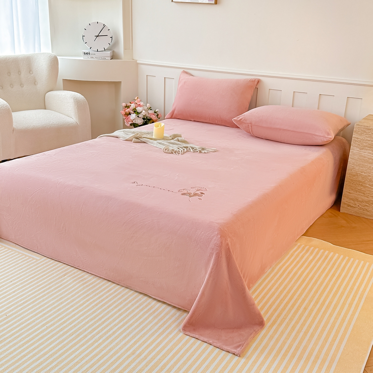 91家纺网 家纺一手货源 找家纺 卓缦家纺 2025新款秋冬牛奶绒刺绣床单加厚三件套单品 薄荷粉