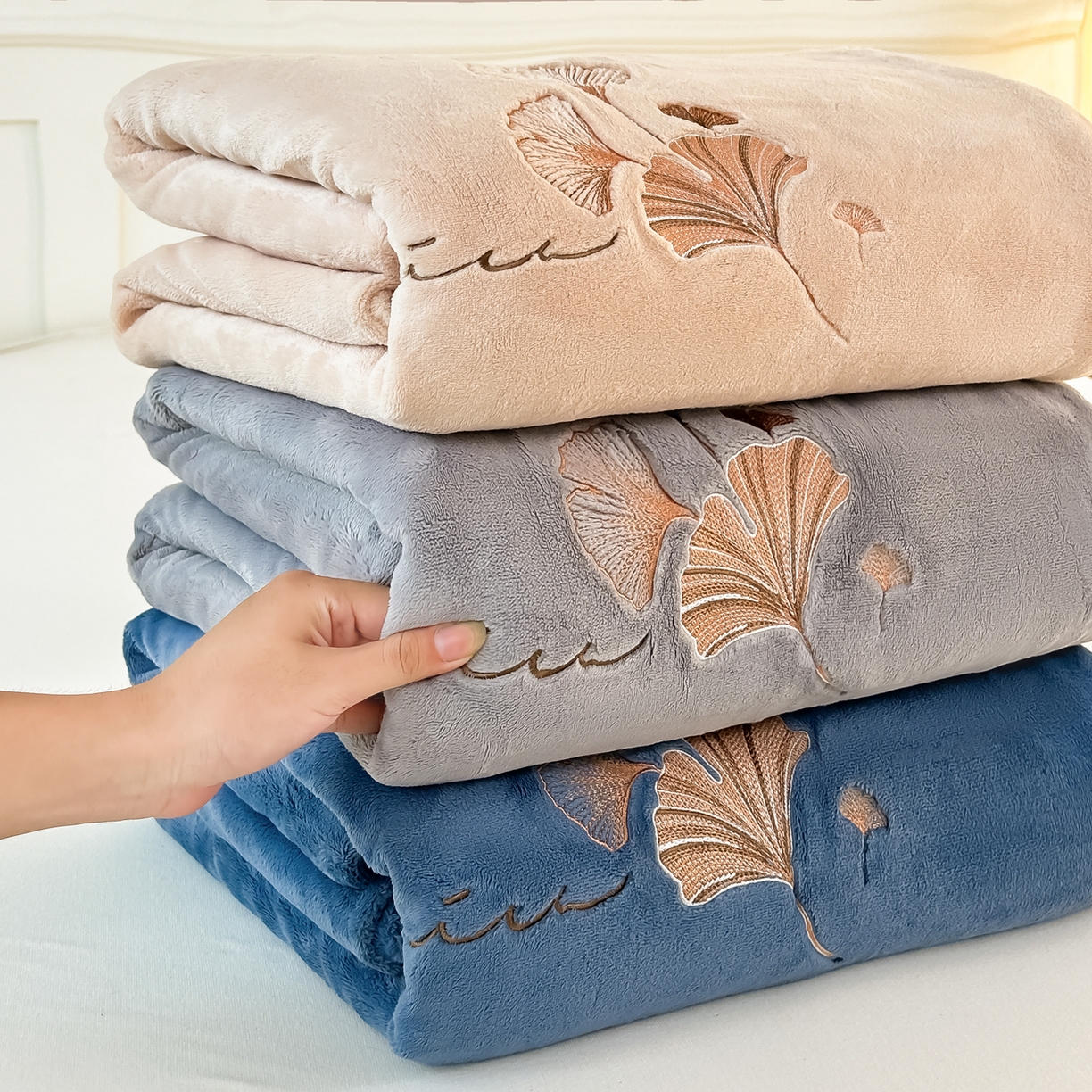 卓缦家纺 2025新款秋冬牛奶绒刺绣床单加厚三件套单品 组合