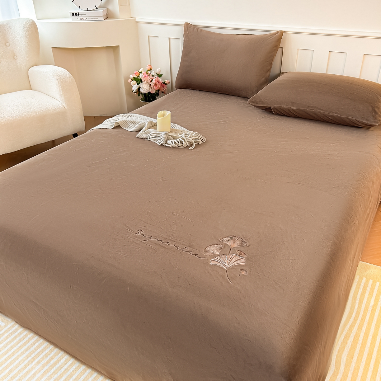 91家纺网 家纺一手货源 找家纺 卓缦家纺 2025新款秋冬牛奶绒刺绣床单加厚三件套单品 摩卡棕
