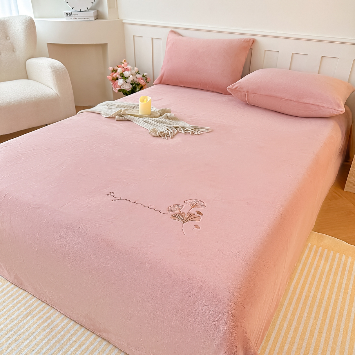 91家纺网 家纺一手货源 找家纺 卓缦家纺 2025新款秋冬牛奶绒刺绣床单加厚三件套单品 薄荷粉