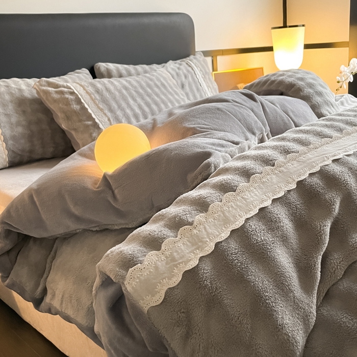 91家纺网 家纺一手货源 找家纺 云玲时尚 2025新款高克重泡泡牛奶绒单被套-泡芙 泡芙-浅灰