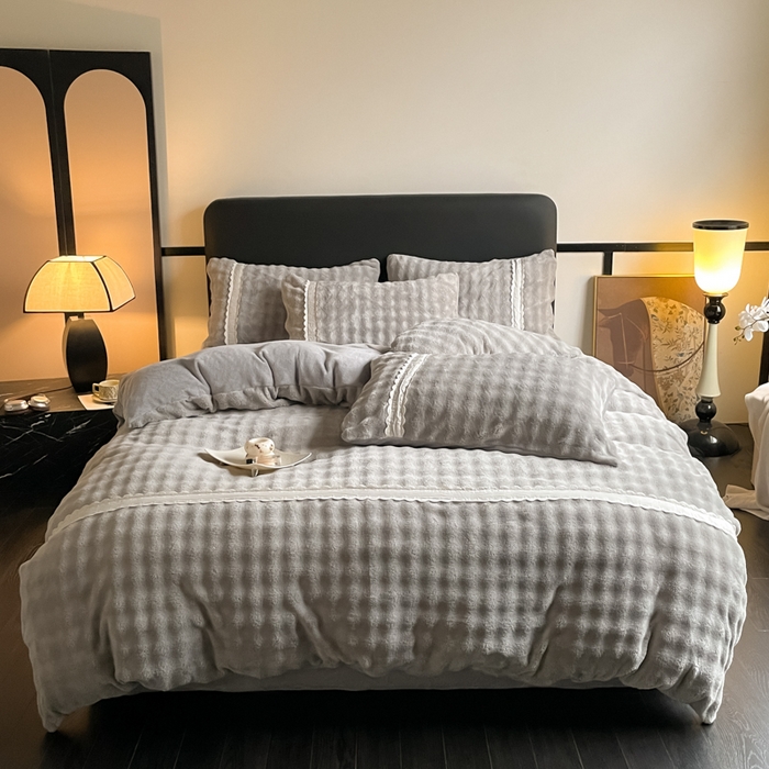 91家纺网 家纺一手货源 找家纺 云玲时尚 2025新款高克重泡泡牛奶绒单被套-泡芙 泡芙-浅灰