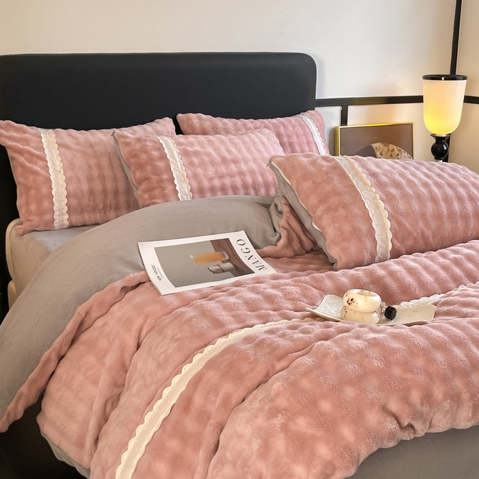 91家纺网 家纺一手货源 找家纺 云玲时尚 2025新款高克重泡泡牛奶绒单被套-泡芙 泡芙-粉灰