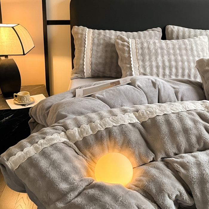 91家纺网 家纺一手货源 找家纺 云玲时尚 2025新款高克重泡泡牛奶绒单被套-泡芙 泡芙-浅灰