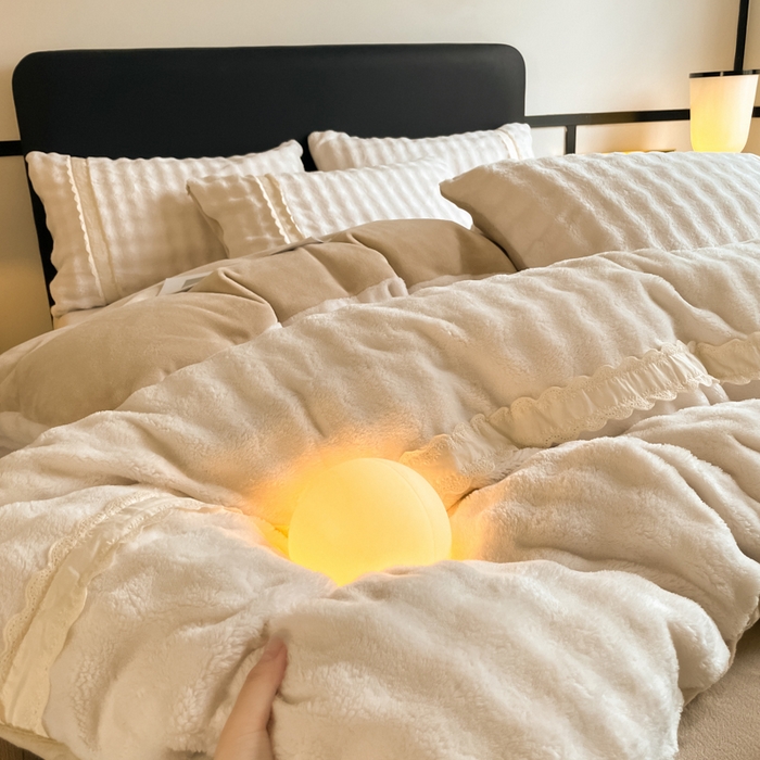 91家纺网 家纺一手货源 找家纺 云玲时尚 2025新款高克重泡泡牛奶绒单被套-泡芙 泡芙-奶咖