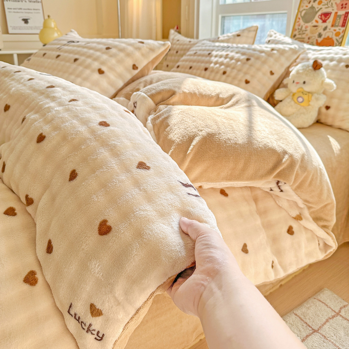 91家纺网 家纺一手货源 找家纺 （总）N先生+V 13814689556 发大图/买家秀 2025新款260克高克重泡泡绒牛奶绒四件套