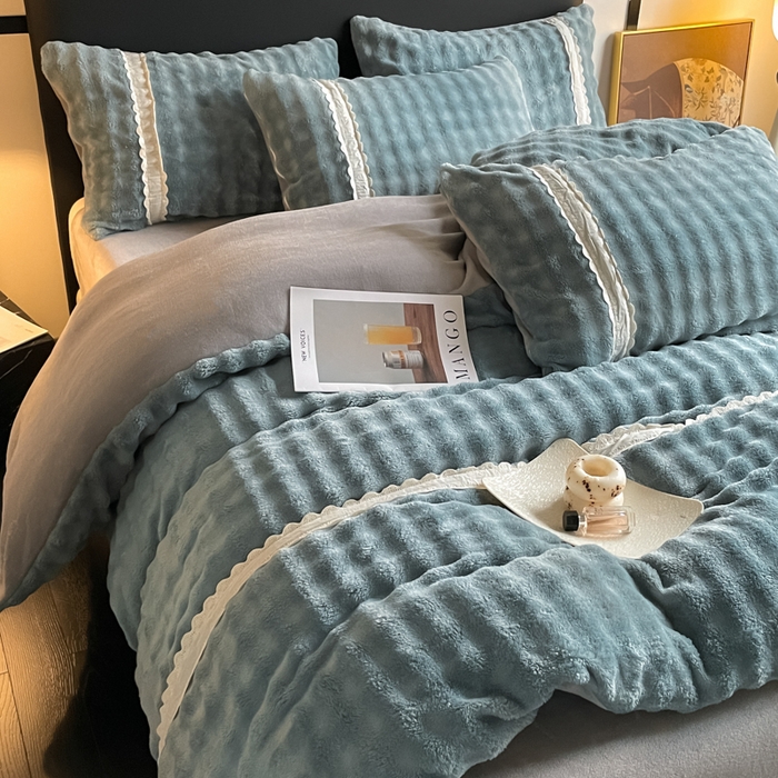 91家纺网 家纺一手货源 找家纺 云玲时尚 2025新款高克重泡泡牛奶绒四件套-泡芙 泡芙-蓝灰