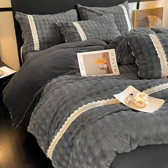 91家纺网 家纺一手货源 找家纺 云玲时尚 2025新款高克重泡泡牛奶绒四件套-泡芙 泡芙-深灰