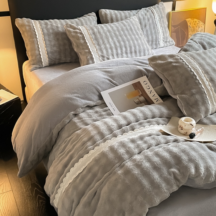 91家纺网 家纺一手货源 找家纺 云玲时尚 2025新款高克重泡泡牛奶绒四件套-泡芙 泡芙-浅灰