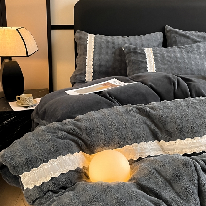 91家纺网 家纺一手货源 找家纺 云玲时尚 2025新款高克重泡泡牛奶绒四件套-泡芙 泡芙-深灰