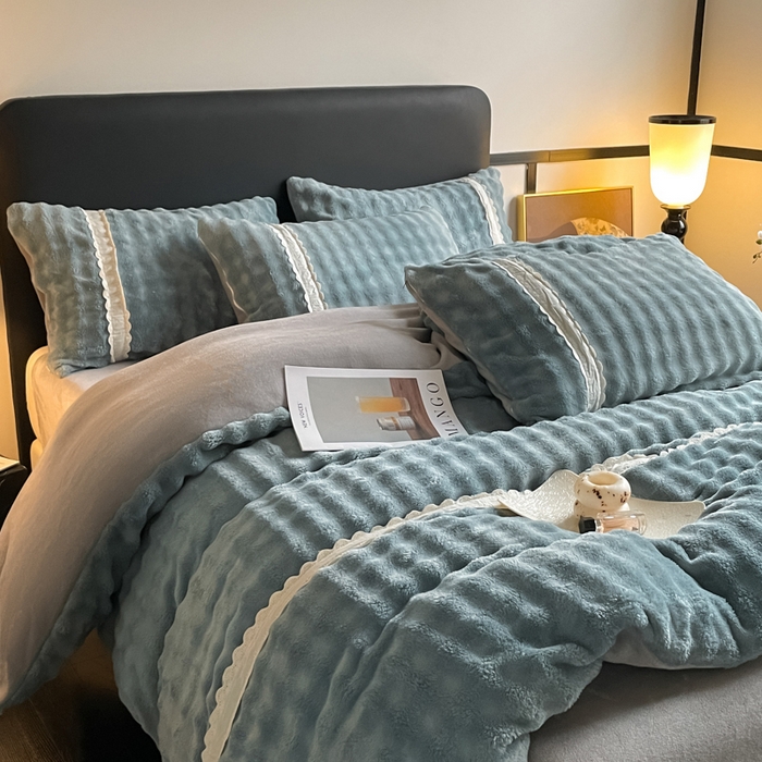 91家纺网 家纺一手货源 找家纺 云玲时尚 2025新款高克重泡泡牛奶绒四件套-泡芙 泡芙-蓝灰