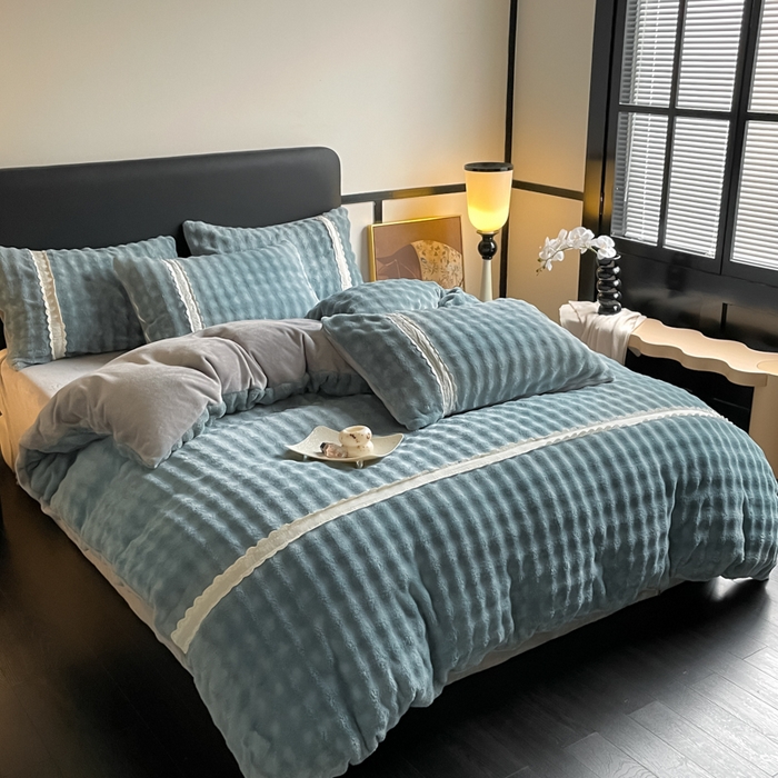 91家纺网 家纺一手货源 找家纺 云玲时尚 2025新款高克重泡泡牛奶绒四件套-泡芙 泡芙-蓝灰