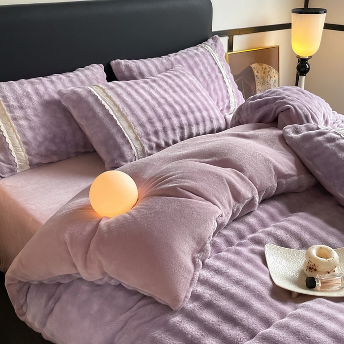91家纺网 家纺一手货源 找家纺 云玲时尚 2025新款高克重泡泡牛奶绒四件套-泡芙 泡芙-紫色