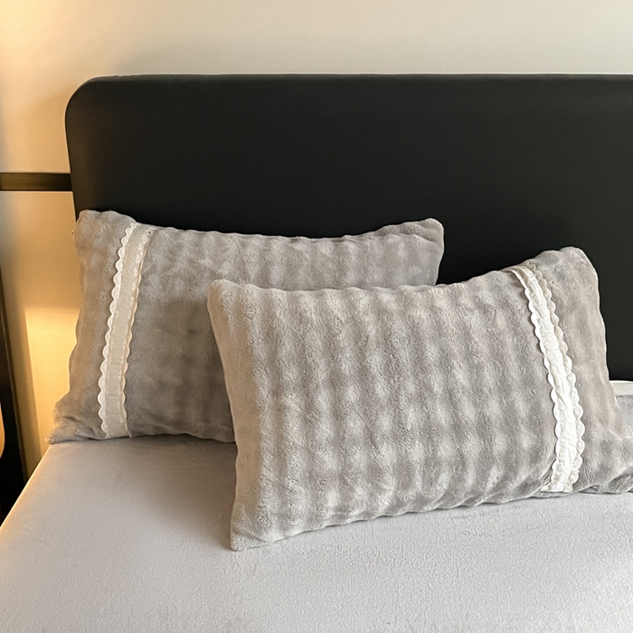 91家纺网 家纺一手货源 找家纺 云玲时尚 2025新款高克重泡泡牛奶绒四件套-泡芙 泡芙-浅灰