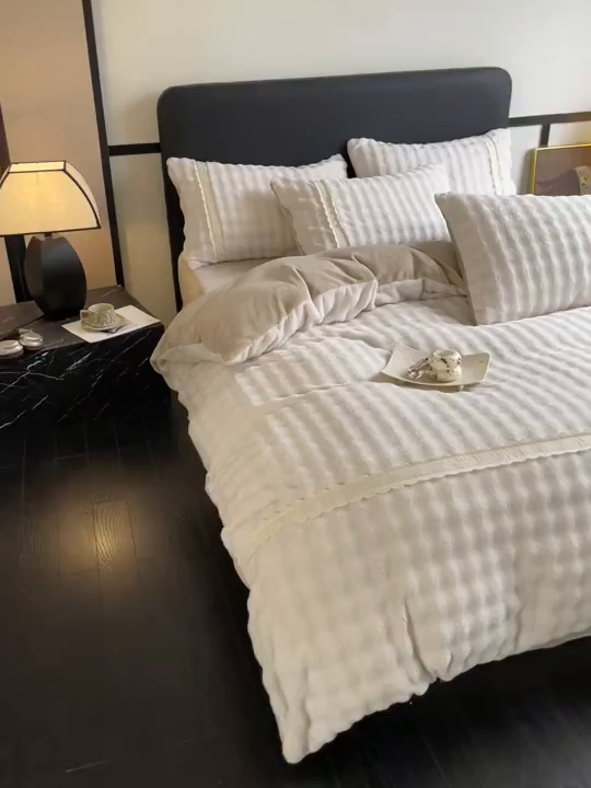 91家纺网 家纺一手货源 找家纺 云玲时尚 2025新款高克重泡泡牛奶绒四件套-泡芙 泡芙-奶咖