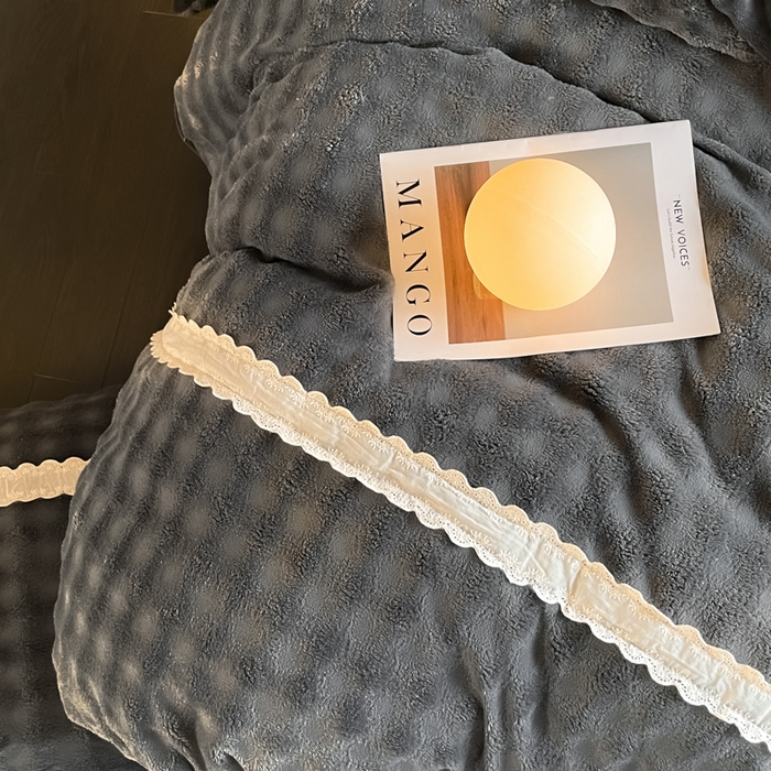 91家纺网 家纺一手货源 找家纺 云玲时尚 2025新款高克重泡泡牛奶绒四件套-泡芙 泡芙-深灰