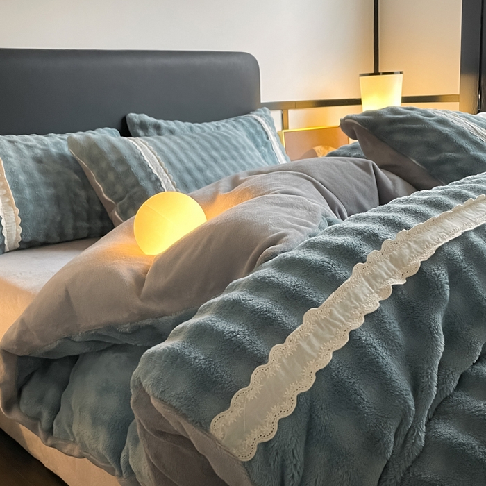 91家纺网 家纺一手货源 找家纺 云玲时尚 2025新款高克重泡泡牛奶绒四件套-泡芙 泡芙-蓝灰