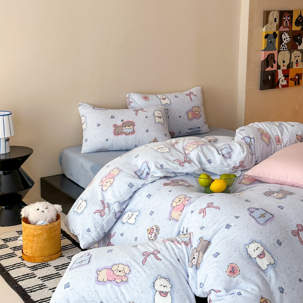 91家纺网 家纺一手货源 找家纺 时光里 2025新款230克全消光印花10色专版花型四件套 狗狗乐园-蓝