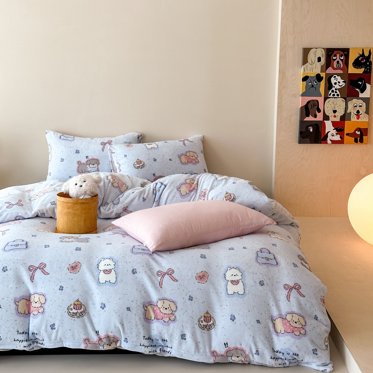 91家纺网 家纺一手货源 找家纺 时光里 2025新款230克全消光印花10色专版花型四件套 狗狗乐园-蓝