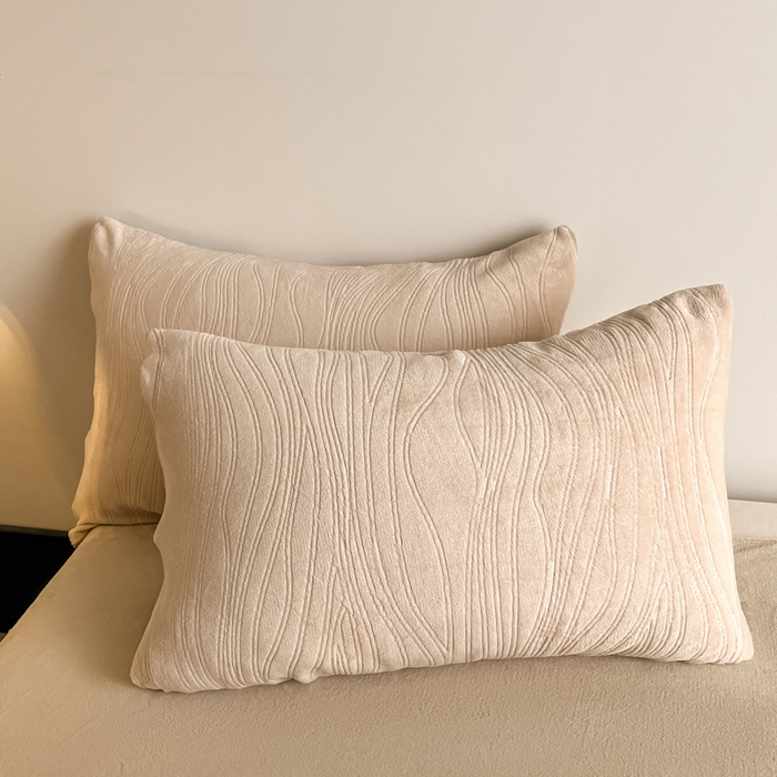 91家纺网 家纺一手货源 找家纺 云玲时尚 2025新款高克重牛奶绒雕花单被套-波浪 波浪杏色