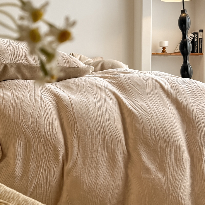 91家纺网 家纺一手货源 找家纺 云玲时尚 2025新款高克重牛奶绒雕花单被套-波浪 波浪杏色