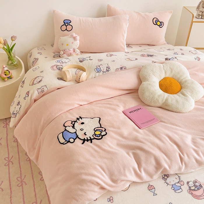 91家纺网 家纺一手货源 找家纺 云锦家居 2025新款秋冬小清新高克重牛奶绒毛巾绣四件套 BiuBiu猫