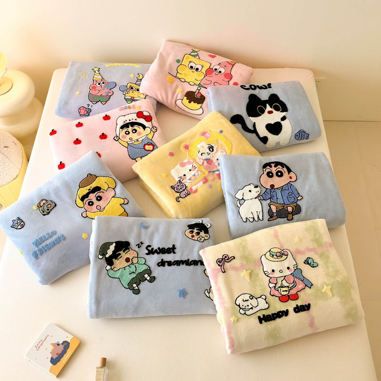 91家纺网 家纺一手货源 找家纺 云锦家居 2025新款秋冬小清新高克重牛奶绒毛巾绣四件套 组合图仅供展示-不可下单