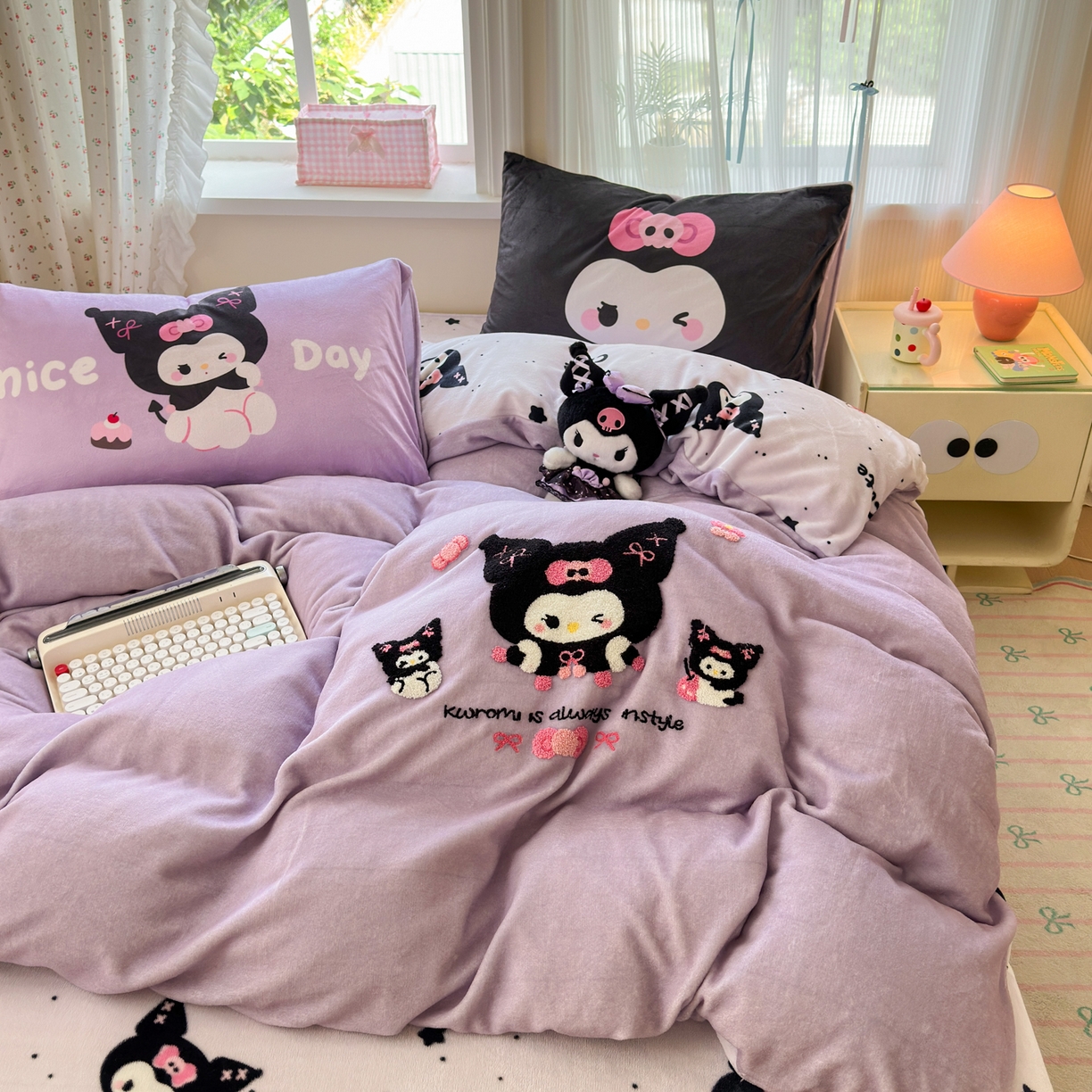 91家纺网 家纺一手货源 找家纺 云锦家居 2025新款秋冬小清新高克重牛奶绒毛巾绣四件套 黑库米米绒