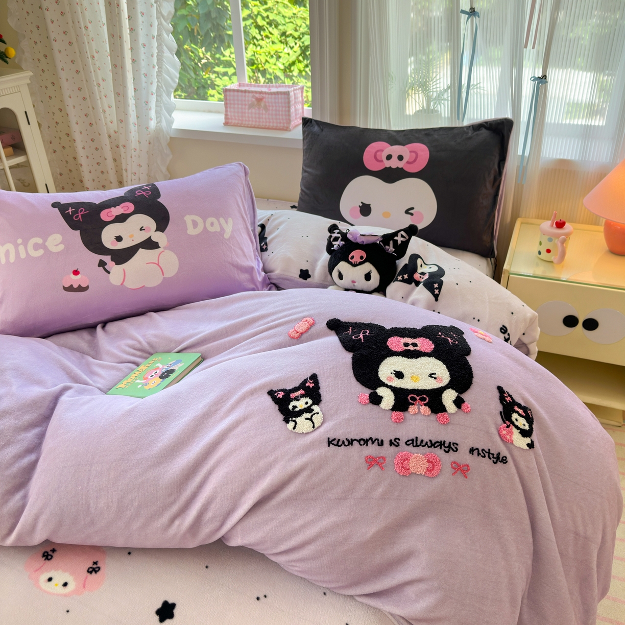 91家纺网 家纺一手货源 找家纺 云锦家居 2025新款秋冬小清新高克重牛奶绒毛巾绣四件套 黑库米米绒