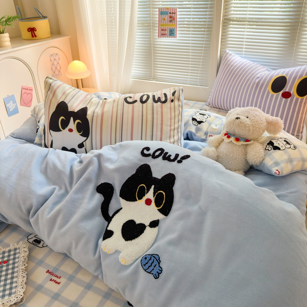 91家纺网 家纺一手货源 找家纺 云锦家居 2025新款秋冬小清新高克重牛奶绒毛巾绣四件套 黑色小猫