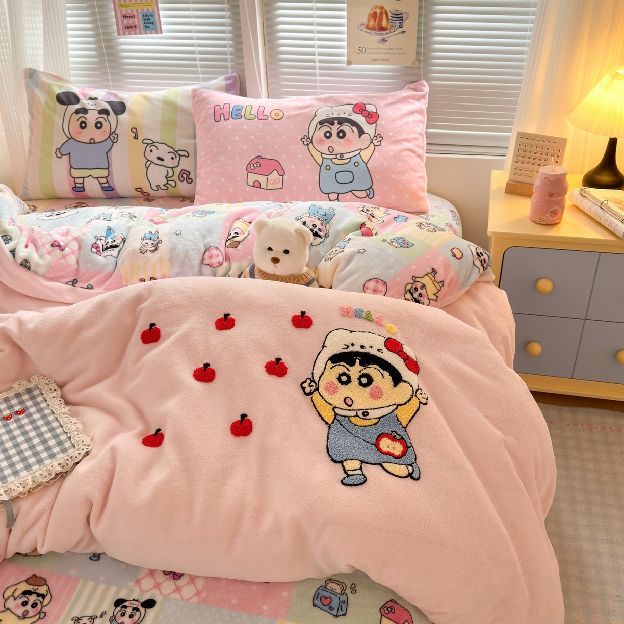 91家纺网 家纺一手货源 找家纺 云锦家居 2025新款秋冬小清新高克重牛奶绒毛巾绣四件套 苹果新新