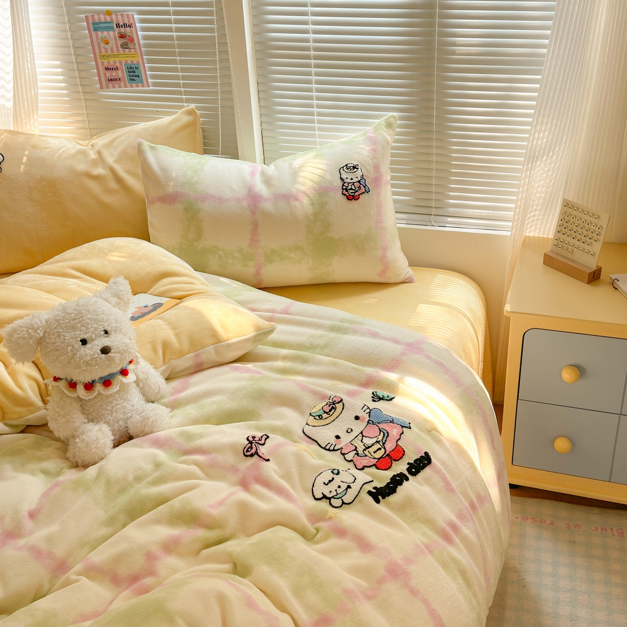 91家纺网 家纺一手货源 找家纺 云锦家居 2025新款秋冬小清新高克重牛奶绒毛巾绣四件套 元气小猫