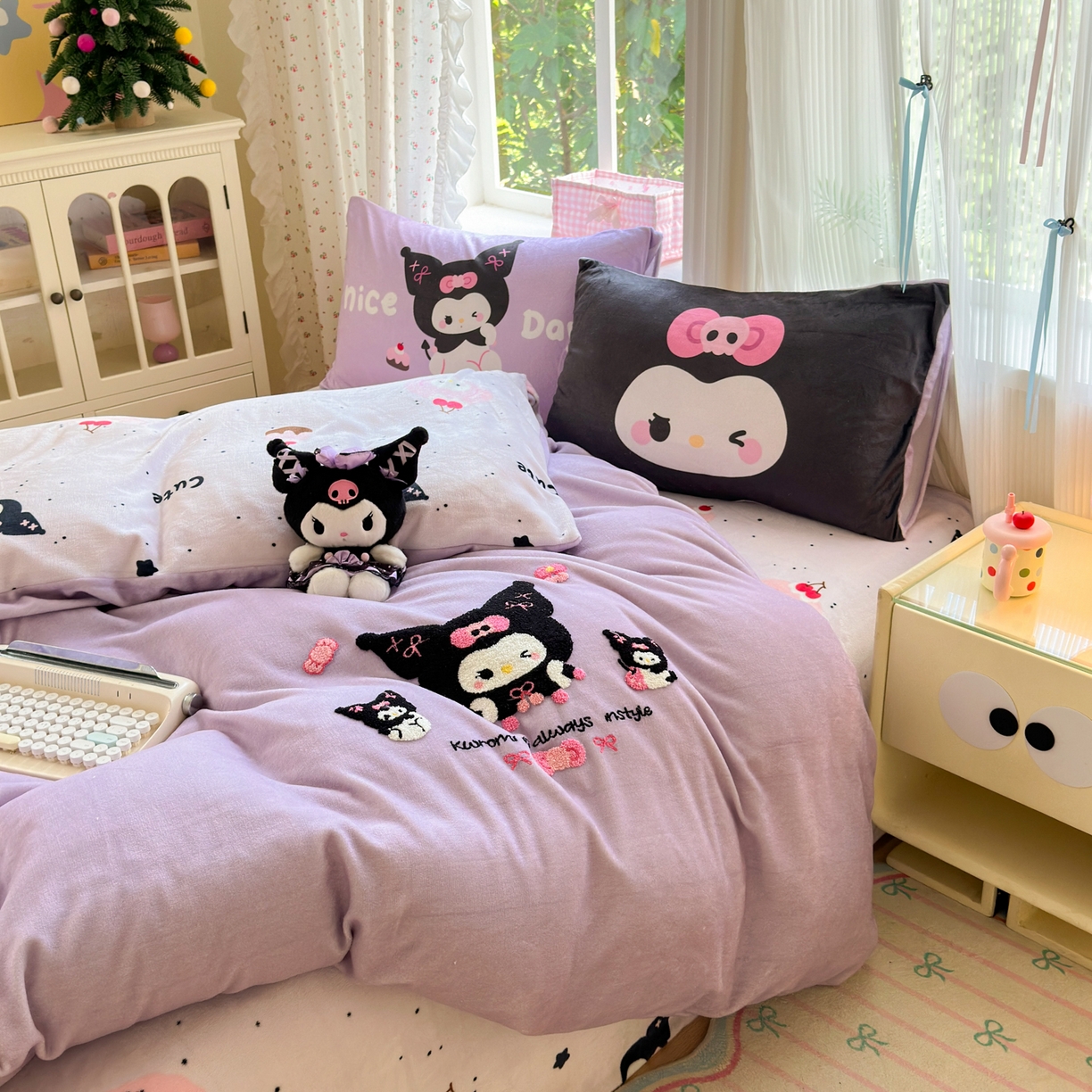 91家纺网 家纺一手货源 找家纺 云锦家居 2025新款秋冬小清新高克重牛奶绒毛巾绣四件套 黑库米米绒