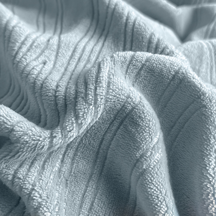 91家纺网 家纺一手货源 找家纺 云玲时尚 2025新款高克重牛奶绒雕花四件套-波浪 波浪水蓝