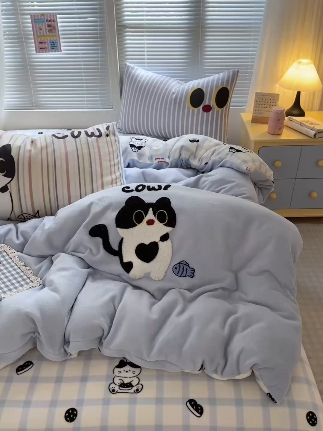 91家纺网 家纺一手货源 找家纺 云锦家居 2025新款秋冬小清新高克重牛奶绒毛巾绣四件套 黑色小猫