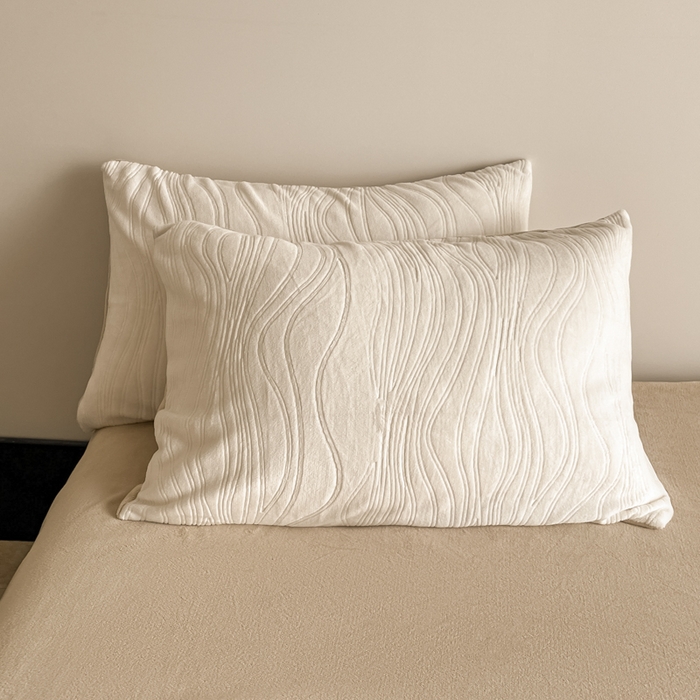 91家纺网 家纺一手货源 找家纺 云玲时尚 2025新款高克重牛奶绒雕花四件套-波浪 波浪奶杏