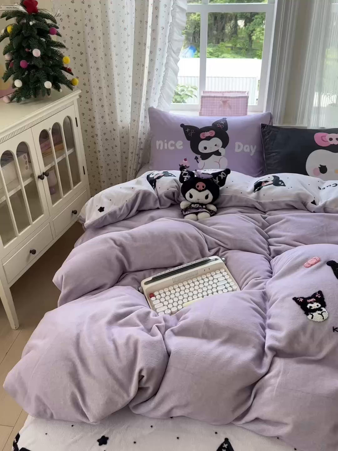 91家纺网 家纺一手货源 找家纺 云锦家居 2025新款秋冬小清新高克重牛奶绒毛巾绣四件套 黑库米米绒