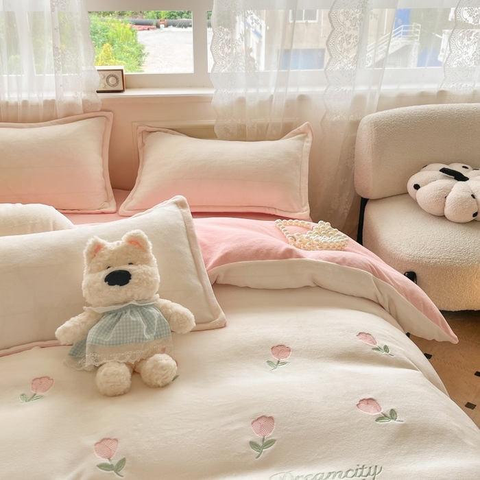 91家纺网 家纺一手货源 找家纺 （总）伊梵居2025新款加厚贴布绣牛奶绒四件套