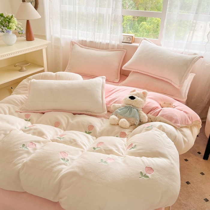 91家纺网 家纺一手货源 找家纺 （总）伊梵居2025新款加厚贴布绣牛奶绒四件套