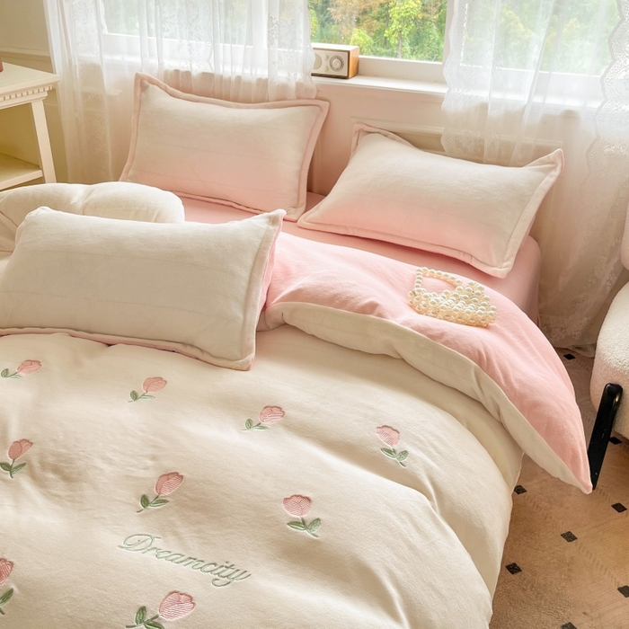 91家纺网 家纺一手货源 找家纺 （总）伊梵居2025新款加厚贴布绣牛奶绒四件套